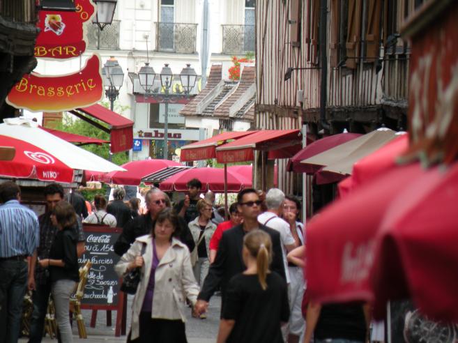  foule de la rue Champeau